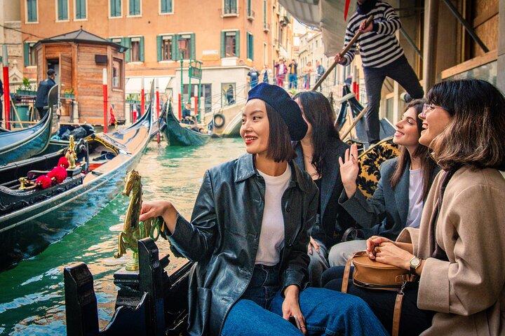 Passeio de Gondola Privado: Explore Veneza com um Guia Local