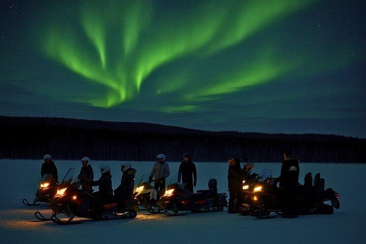 Rovaniemi : スノーモービルサファリ＆オーロラ（新型スノーモービル）