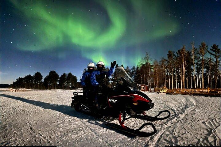 Rovaniemi : スノーモービルサファリ＆オーロラ（新型スノーモービル）