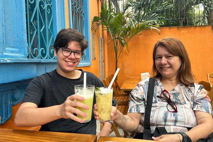 Rio : コパカバーナ・フードツアー（7つの味と地元の味）