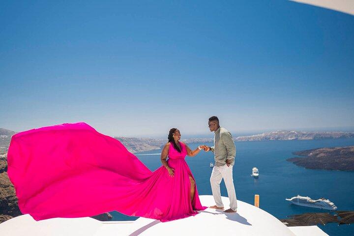 Fotografia de vestido voador em Santorini