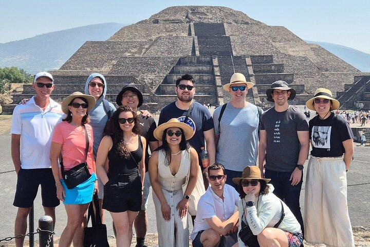 Premium Teotihuacan Pyramids Private Tour with Transportation