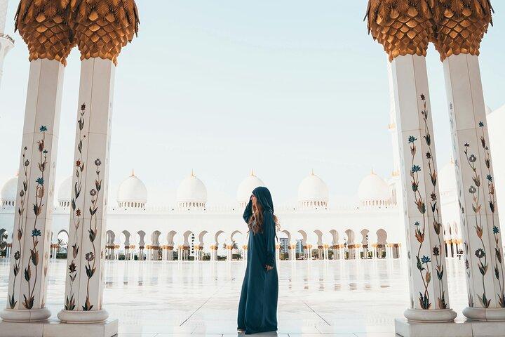 Abu Dhabi City Tour: Grand Mosque, Etihad Towers, Palace & Louvre