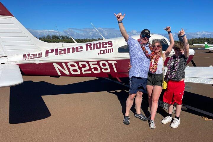 Maui-PRIVATE-Air Tour : SKY-ROAD to HANA : 溶岩＋ジャングルの滝！