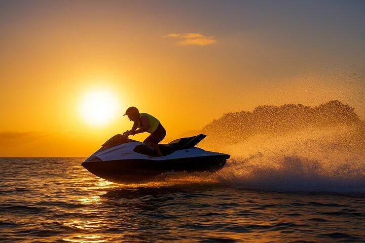 Doha Self Ride Jet Ski Experience con recogida y entrega