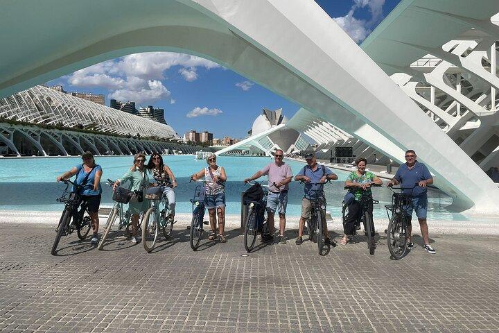 Valencia: tour in e-bike dal centro storico alla città delle arti
