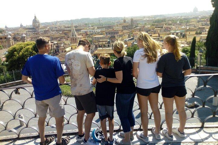 Roma con estilo : Experiencia panorámica en Vespa con conductor licenciado