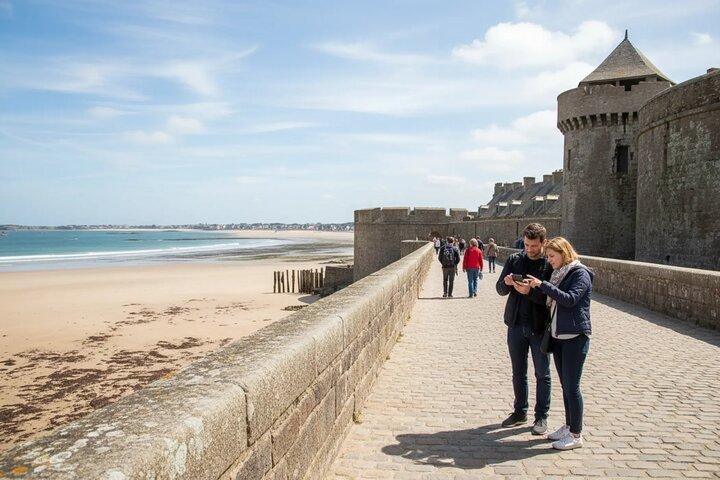 Selvguidet lydvandret tur til Saint-Malo