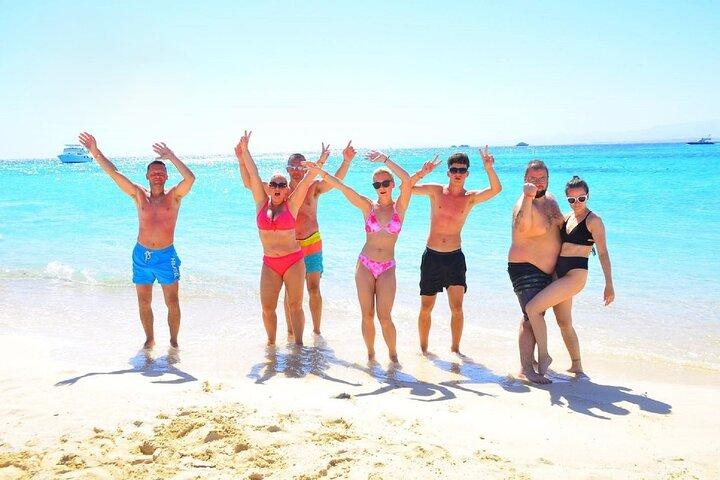 Hula Hula Island snorkling med frokost og transfer - Hurghada