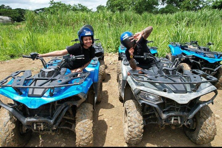 ジップラインとリックのカフェで終日アドベンチャー体験ができるATV