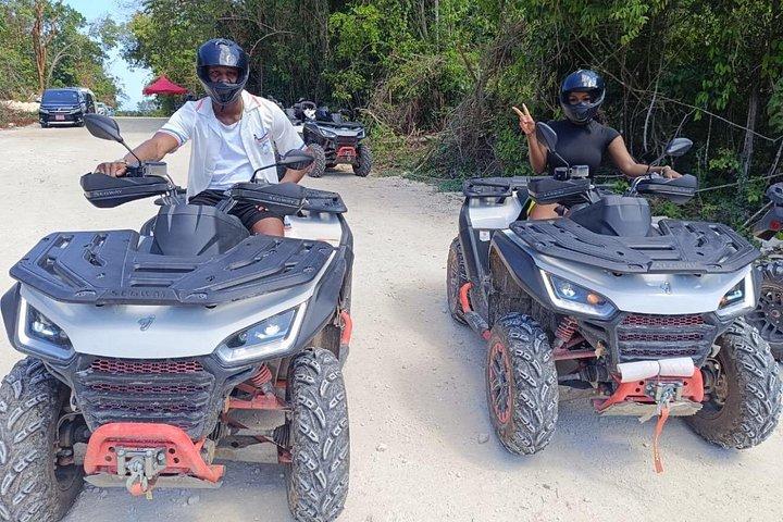 ジップラインとリックのカフェで終日アドベンチャー体験ができるATV