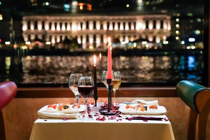 Crucero con cena de lujo por el Bósforo y recogida en el hotel