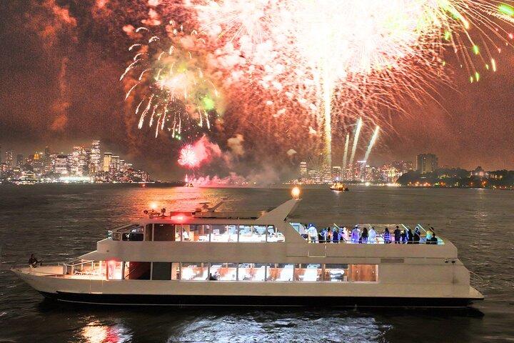 NYC New Year's Eve Dinner on Luxury Yacht with Open Bar