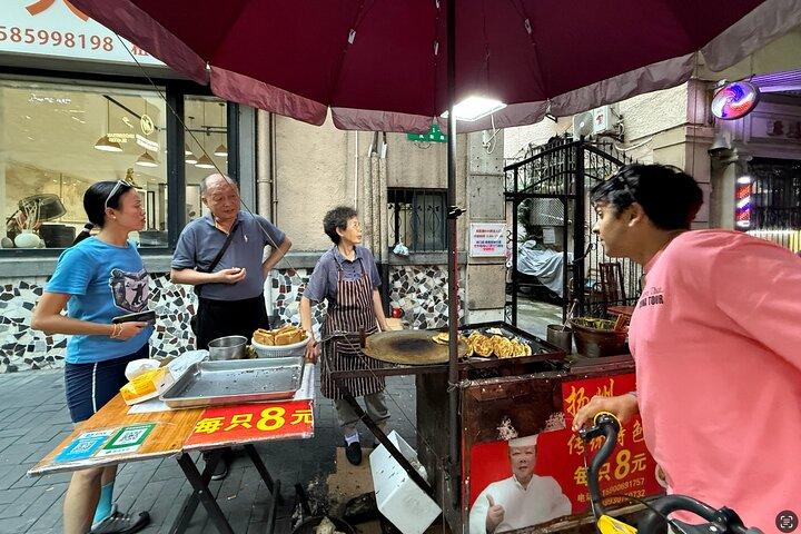 Descubre la vida local y la comida callejera Shanghai Bike Adventure