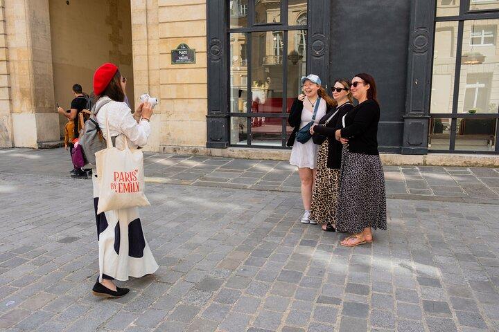 Visite à pied officielle d'Emily à Paris