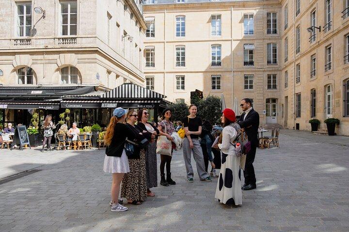 Visite à pied officielle d'Emily à Paris
