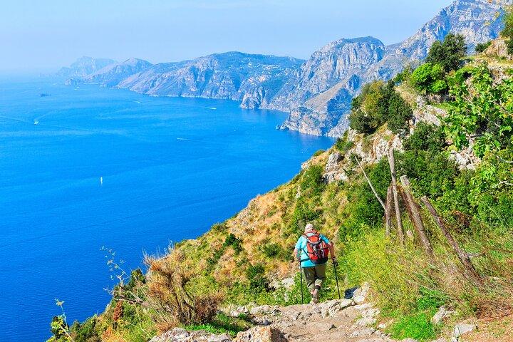 Pequeno grupo Path of the Gods Hike Tour saindo de Sorrento