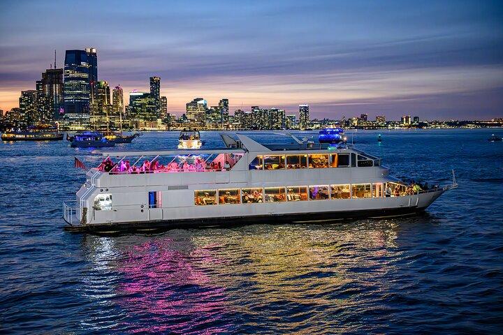 NYC New Year's Eve Dinner on Luxury Yacht with Open Bar