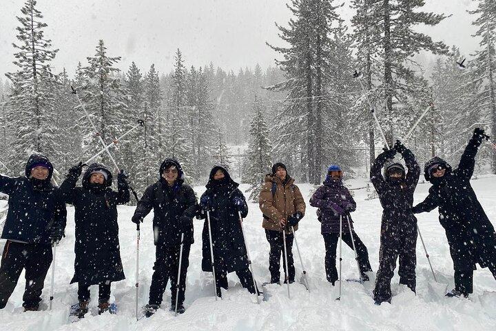 Lake Tahoe: Sunset Snowshoe Trek med varme drikkevarer og snacks