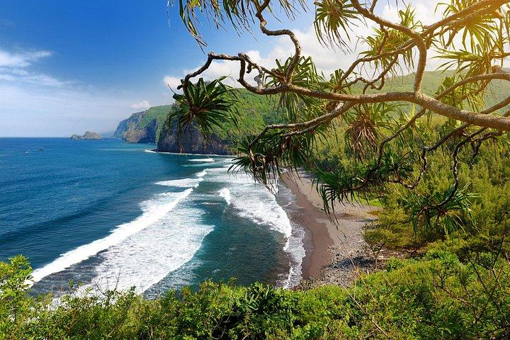 Volcanoes, Beaches and Waterfall Highlights Private Guided Tour