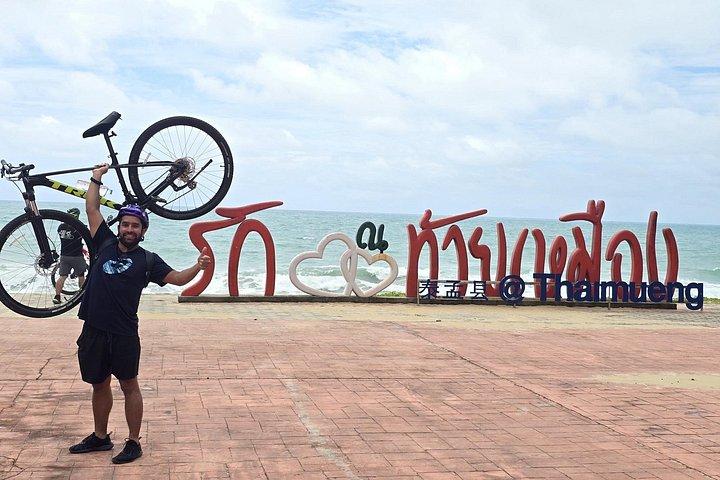 プーケットからサイクリングするタイムアンの絶景滝と湖