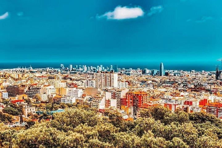 Montjuïc Castle & Gothic Quarter Tour with Cable Car Experience