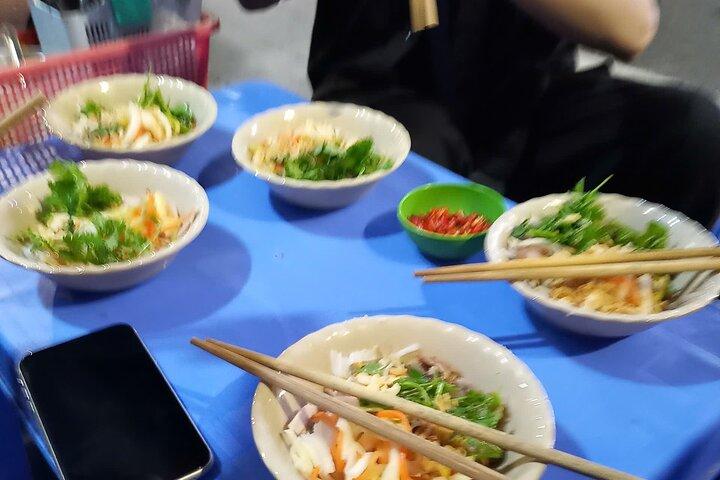 Hanoi Street Food Walking Tour med Train Street Experience