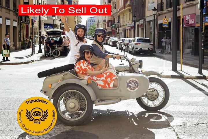 Esperienza privata in sidecar vintage a Valencia con una Guida locale
