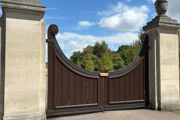 Runnymede Royal Air Forces Memorial : A Self-Guided Audio Tour (ラニーミード王立空軍記念碑: セルフガイドオーディオツアー)