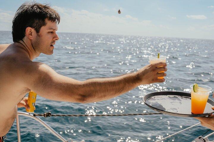 Los Cabos Private Katamaranfahrt mit Schnorcheln & Open Bar