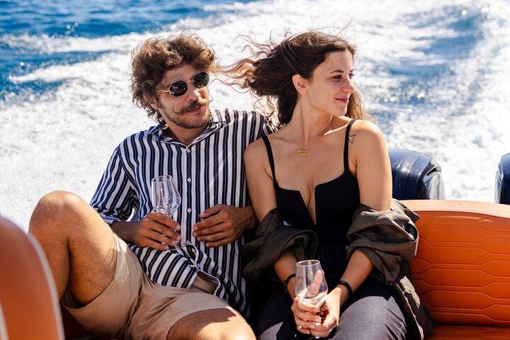 Tour in Barca della Costa di Polignano a Mare con Aperitivo