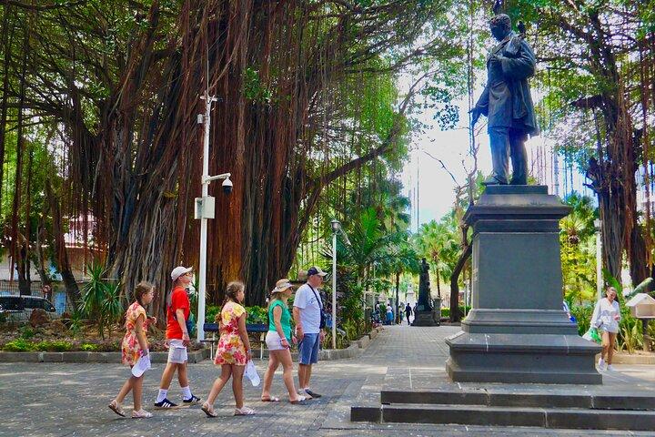 Port Louis: Street Food & City Highlights Walking Tour