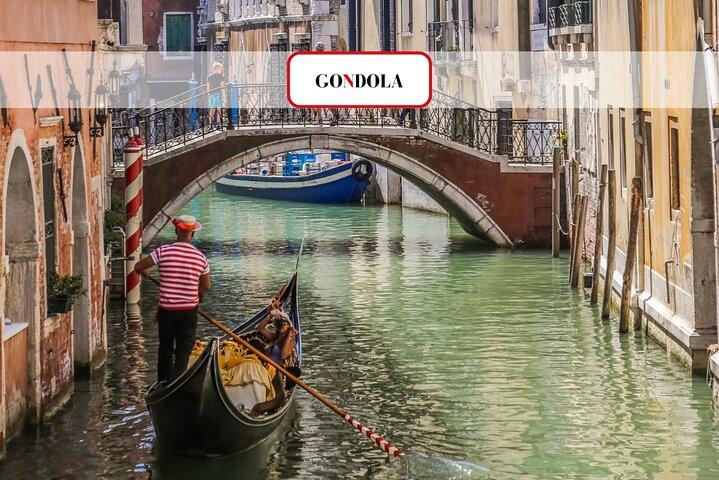 Grand Canal Gondola Ride with Comments in Spanish