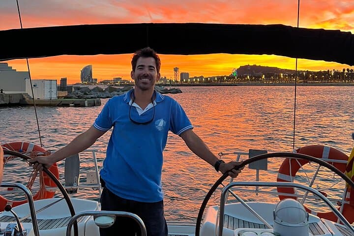 Barcelona Sensational Sunset Tour with Open Bar and Snacks