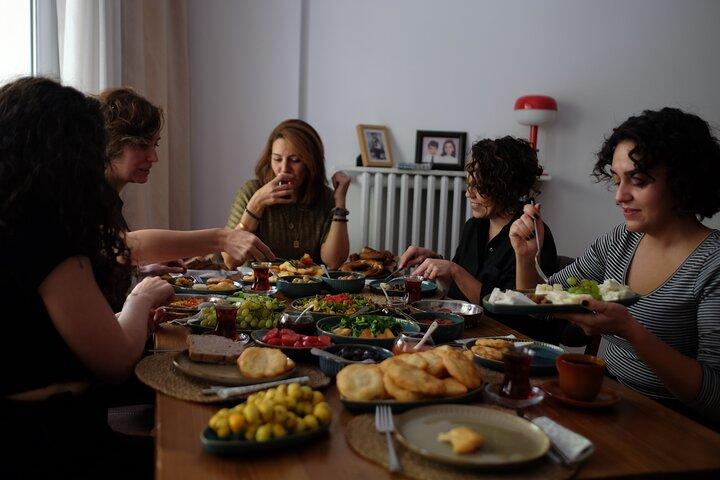 Mujeres Historias de comedor social Comida y conexión Ankara