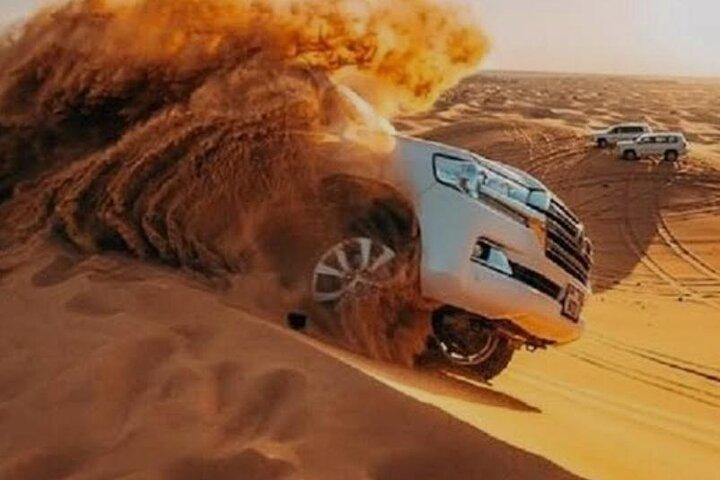 Abu Dhabi Desert Safari Dune Bashing, passeios de camelo e jantar