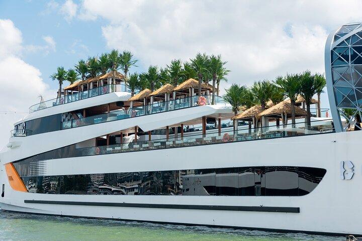 DOLPHIN HALONG CRUISE - De grootste dagcruise in Ha Long Bay