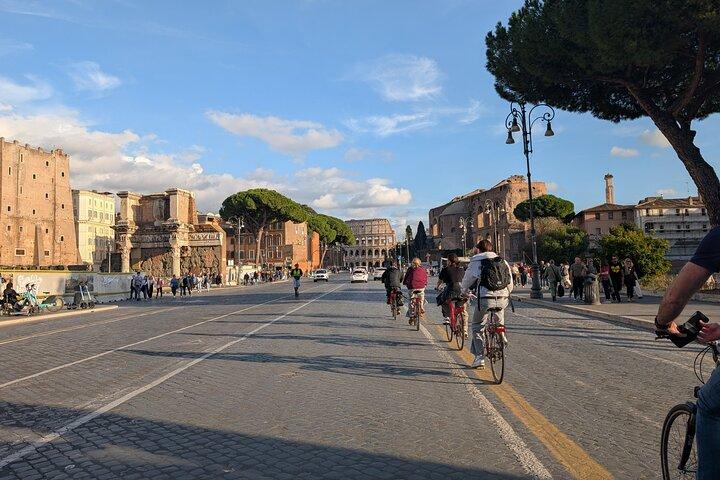 Rome Bike Tour Explore Iconic Landmarks on Two Wheels