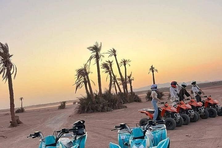アガファイ砂漠ディナーショー（クワッドバイクとラクダ乗り）