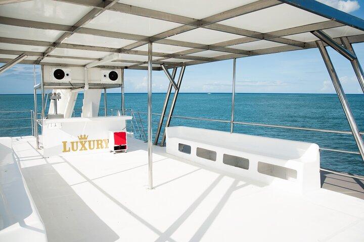 Punta Cana Private Mega Catamaran Tour com snorkeling e bar
