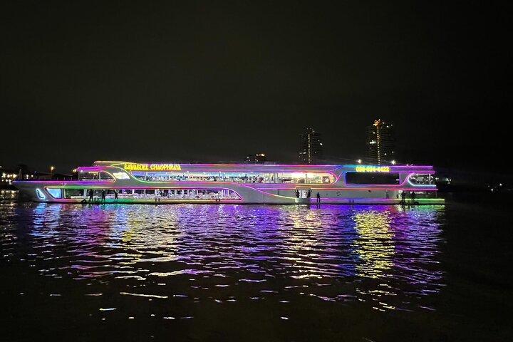 Sawasdee Chao Phraya Diner Cruise in Bangkok