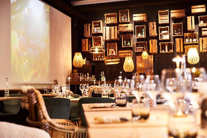 ワインセラーツアー、試飲、アルザス料理 - 完全没入型体験