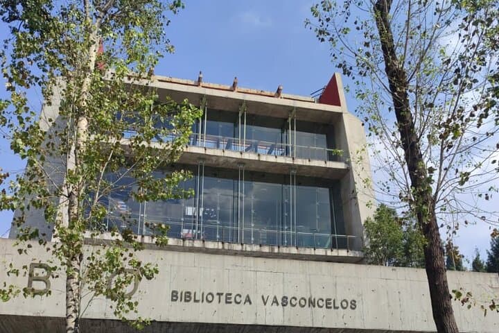 Vasconcelos Library and Santa Maria la Ribera