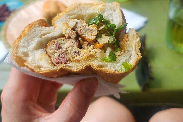 Hanoi Street Food Tour Piccolo gruppo guidato da un buongustaio locale