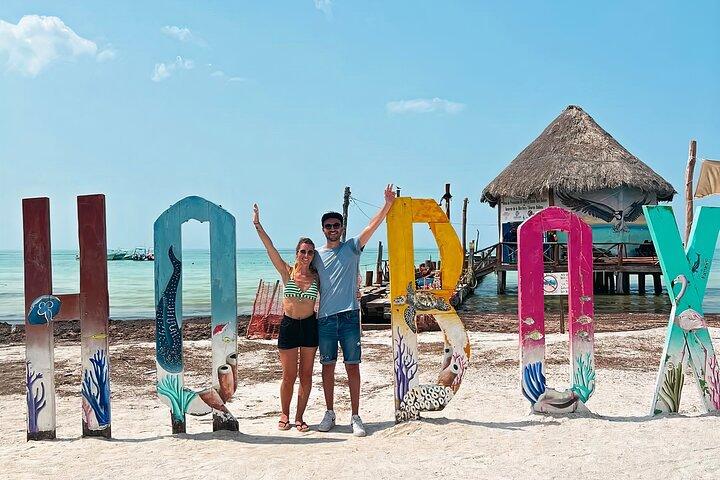 Excursión a Isla Holbox con paseo en barco en bicicleta y natación desde Cancún