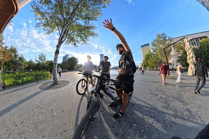 Tirana Bike Ride Cultura, storia e vita locale