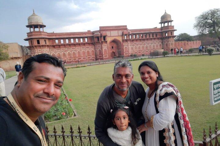 Excursión sin colas al Taj Mahal Red Fort & Baby Taj desde Delhi en coche