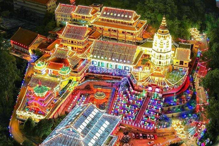 Tour privado de Penang com experiência de colina, templo e patrimônio