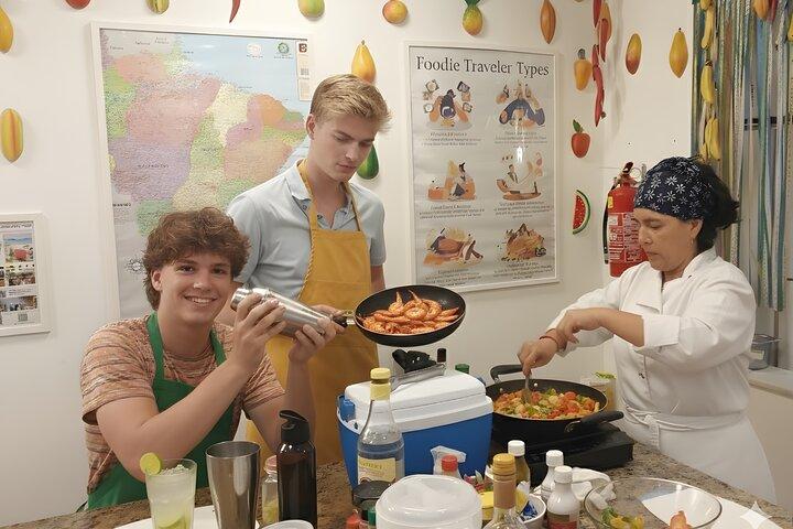 Hands-on Cooking Class em Rio: Iconic Street Foods & Caipirinhas
