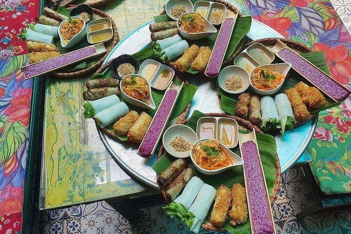 ビンテージバイクで行くハノイの食と文化ツアー